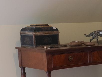 Lacquered wood scent box decorated with flowers...