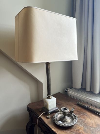 Set comprising a brass and alabaster lamp...