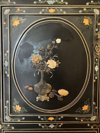 Small low piece of furniture in black lacquered...