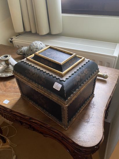 Lacquered wood scent box decorated with flowers...