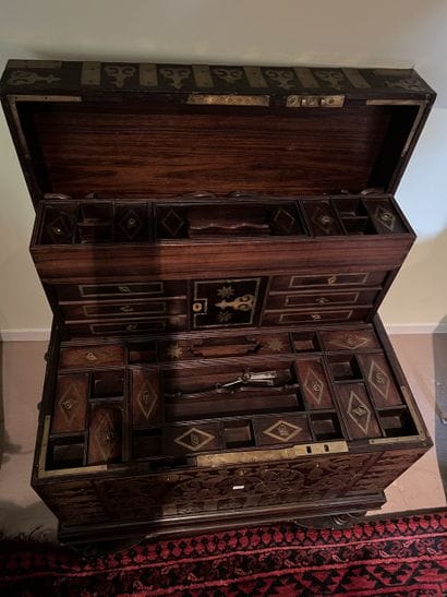 Wedding chest in rosewood with openwork floral...