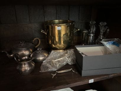 Silver-plated metal and metal set including...