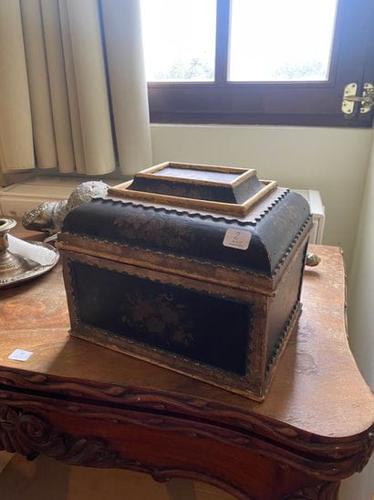 Lacquered wood scent box decorated with flowers...