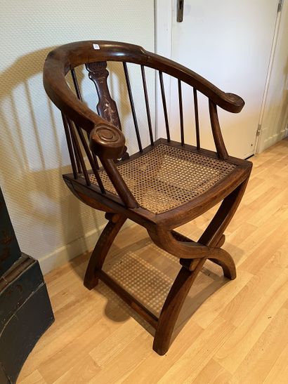 Fauteuil et une paire de ployants chinois....