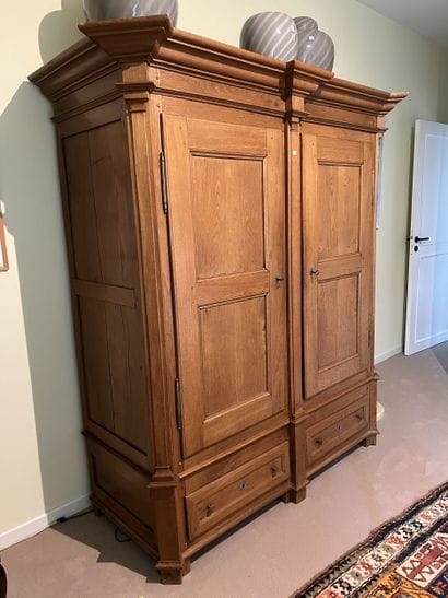 Oak cupboard with two doors, fixed frame...
