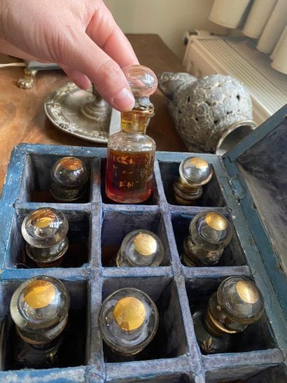 Lacquered wood scent box decorated with flowers...