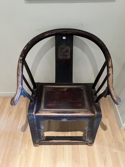 Fauteuil et une paire de ployants chinois....