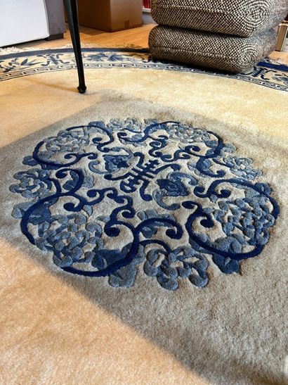 Ensemble de trois tapis: 
- Tapis en laine...