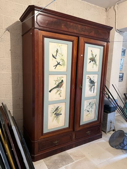 Armoire en acajou et placage d’acajou, ouvrant...