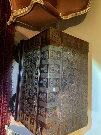 Wedding chest in rosewood with openwork floral...
