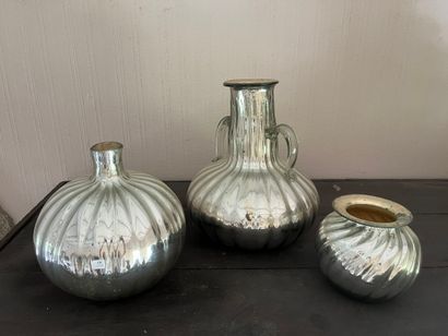 Three godron vases in eglomised glass - Modern...