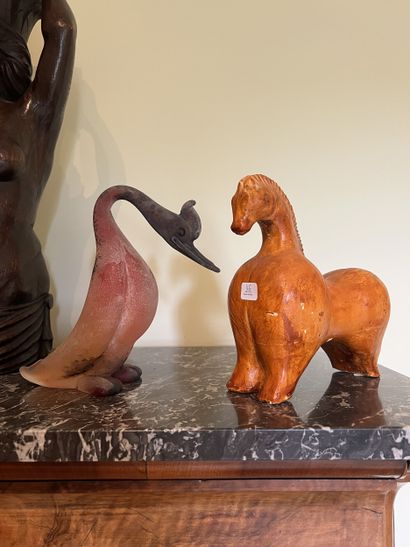 Set comprising a bird in red and orange pâte...