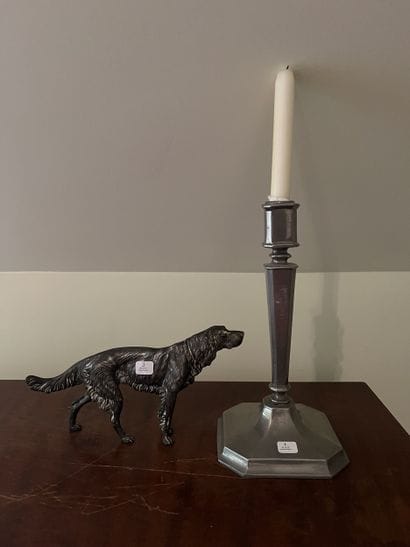 Set comprising a bronze hunting dog (partially...