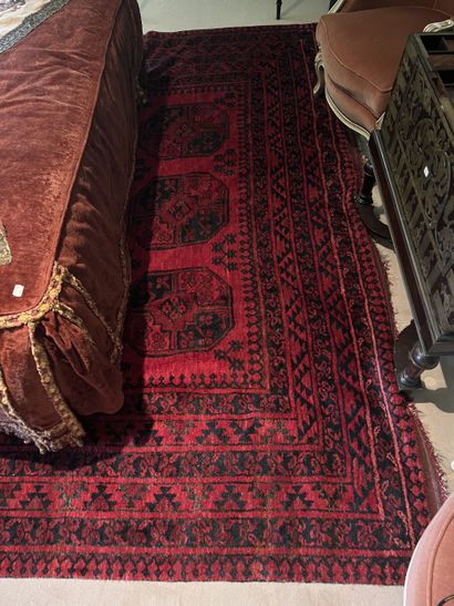 BOUKHARA
Hand-knotted wool carpet decorated...