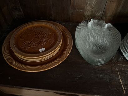 Miscellaneous tableware including 20 porcelain...