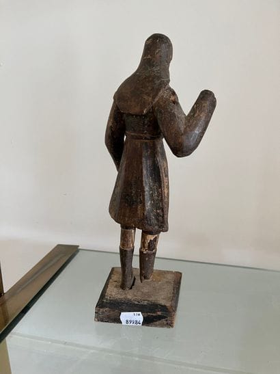 Standing man in polychrome wood, right arm...