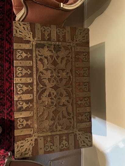 Wedding chest in rosewood with openwork floral...