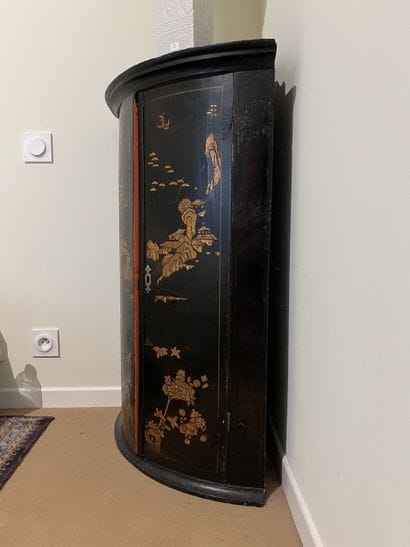 Domed cove in lacquered wood with gilded...