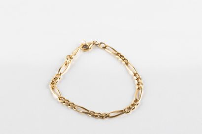 Bracelet en or jaune composé d'une maille...