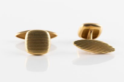 Pair of fluted yellow gold cufflinks. 
Gross...