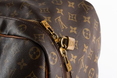 LOUIS VUITTON
Valise souple modèle 