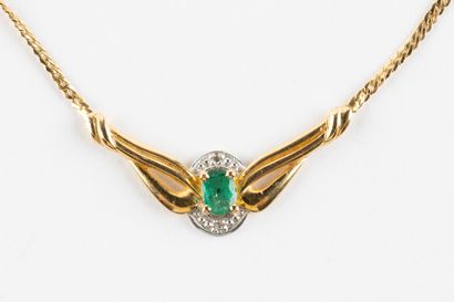 Collier en or jaune, maille anglaise, centré...