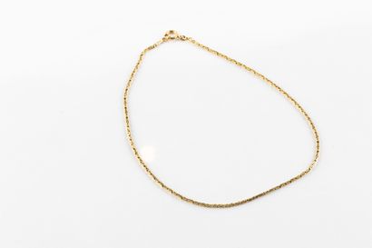 Chaine en or jaune maille royale. Fermoir...