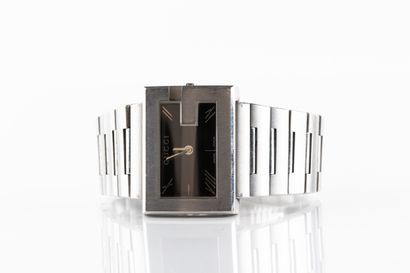GUCCI série contemporaine.
Montre bracelet...