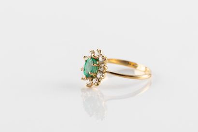 Bague marguerite en or jaune ornée d'une...