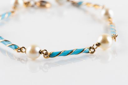 Bracelet en or jaune rythmé de motifs cylindriques...