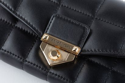 MICHAEL KORS
Sac type Tribeca en cuir noir...
