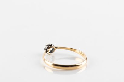 Bague solitaire en or jaune et gris sertie...