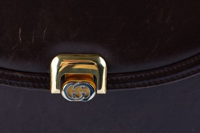 GUCCI
Sac vintage forme besace en cuir lisse...