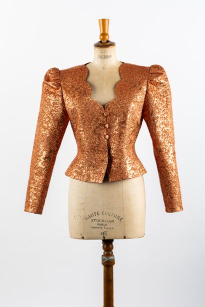 Veste à épaulettes en tissu pailleté orangé....