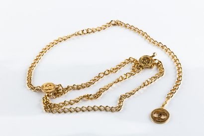 CHANEL
Ceinture à médaillon multi-chaines...