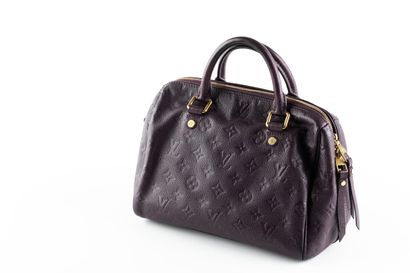 LOUIS VUITTON
Sac modèle 