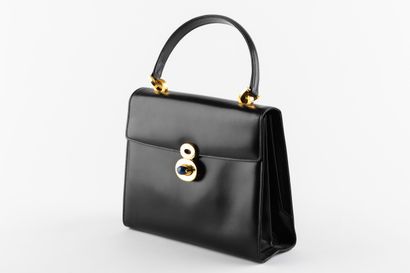 GUCCI
Sac forme cartable en cuir lisse noir,...