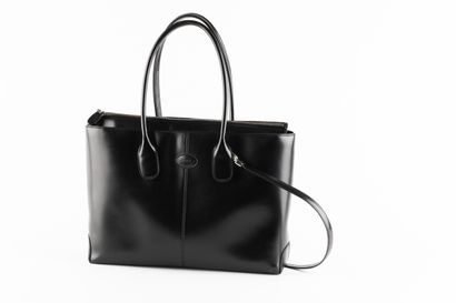 J.P. TOD'S
Sac à main en cuir noir, bijouterie...