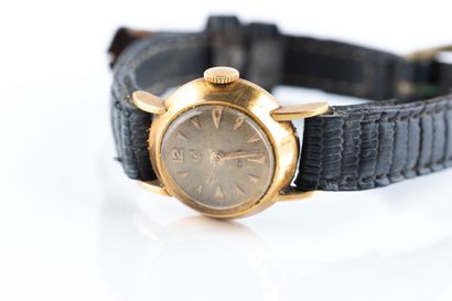 Montre bracelet CYMA en or n°12715. Boîtier...