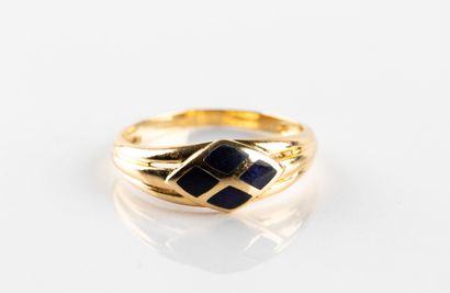 Bague jonc en or jaune centrée de quatre...