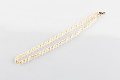 Necklace of 67 cultured pearls, diameter...