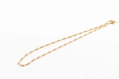 Chaine en or jaune maille alternée 1/1. Fermoir...