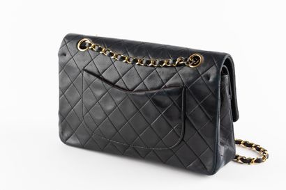 CHANEL 
Sac modèle Timeless en cuir d'agneau...
