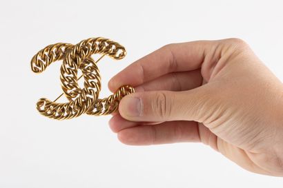CHANEL
Broche CC vintage modèle CC chaine...