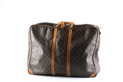LOUIS VUITTON
Valise souple modèle 