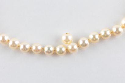 Long necklace with 78 cultured pearls, diameters...