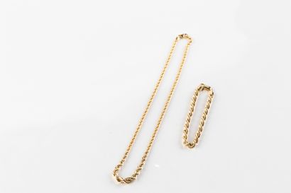 Yellow gold set comprising a drop necklace...
