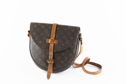 LOUIS VUITTON
Sac besace, modèle Chantilly...