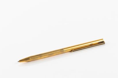 ST DUPONT
Stylo bille en argent doré 925...