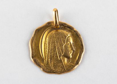 Yellow gold medal depicting the Virgin Mary...